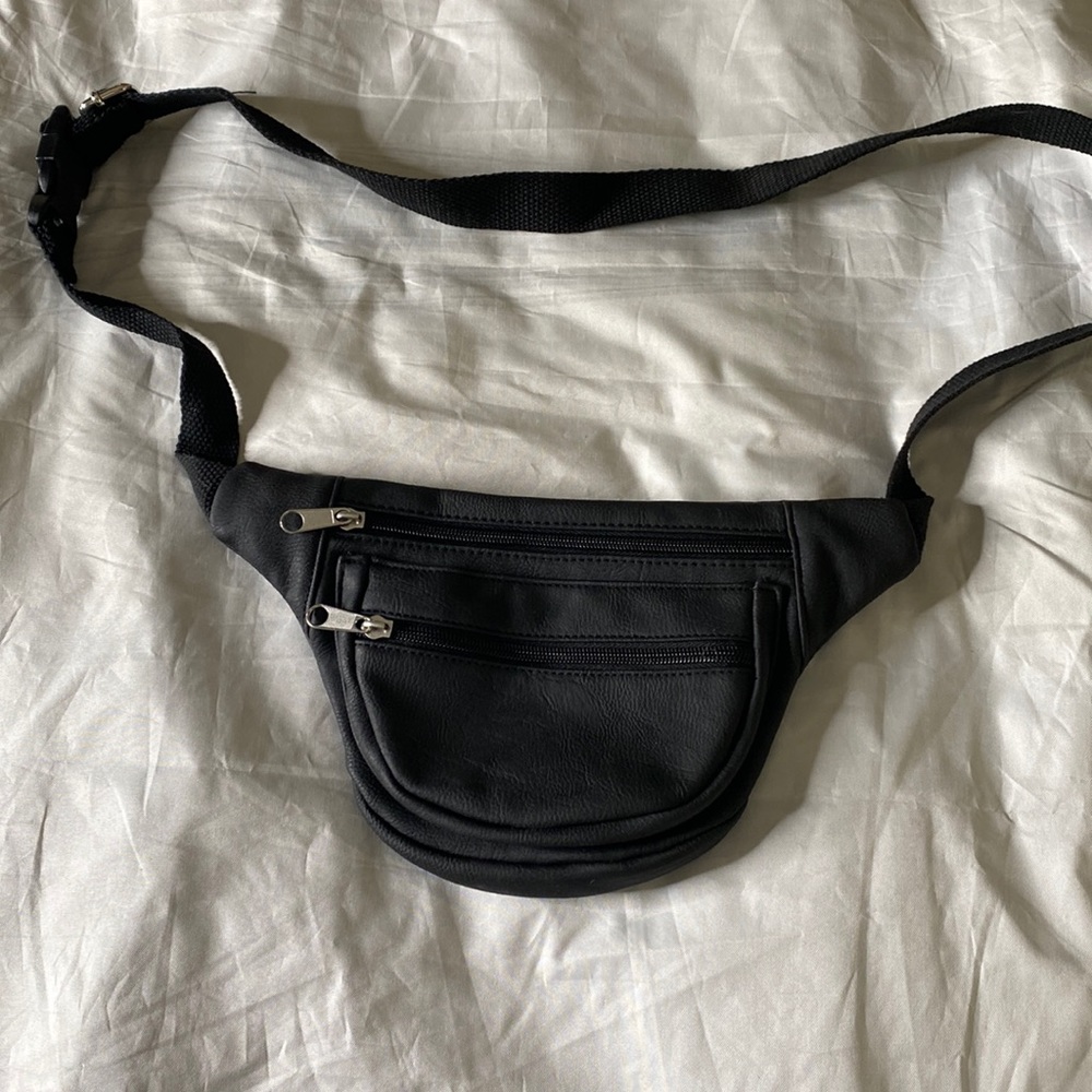 No Boundaries black Fanny Pack
